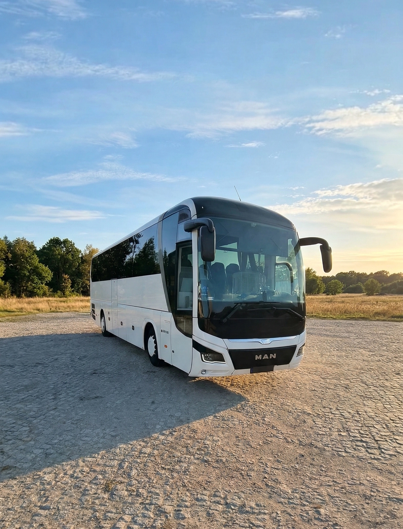 Wynajem autokaru MAN Lion's Coach na przewozy krajowe i międzynarodowe