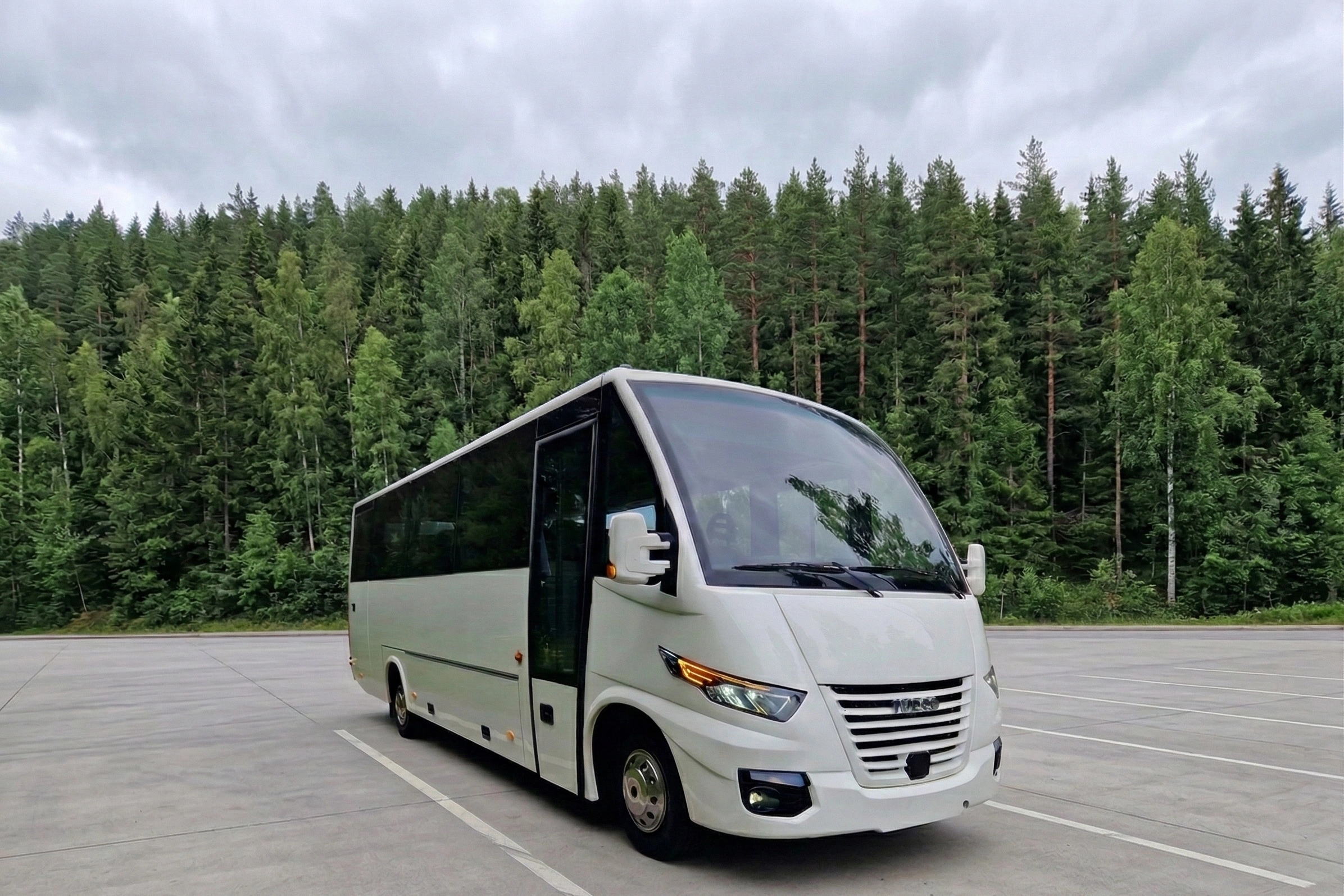 Bus turystyczny Iveco Rapido na wynajem Wrocław i okolice, 30 miejsc